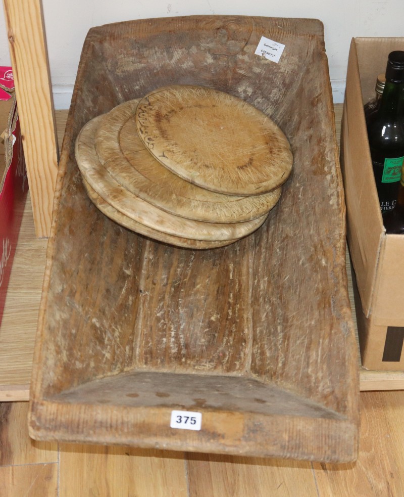 A Victorian wooden grain trough and four turned bread boards (5)